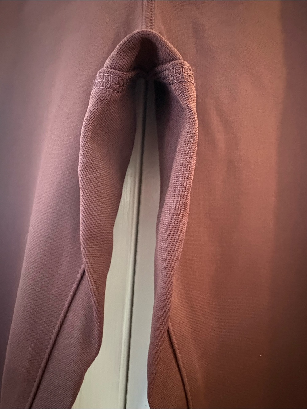 Like new! Women’s Large Carhartt Leggings in Deep Burgundy - Picture 3 of 6